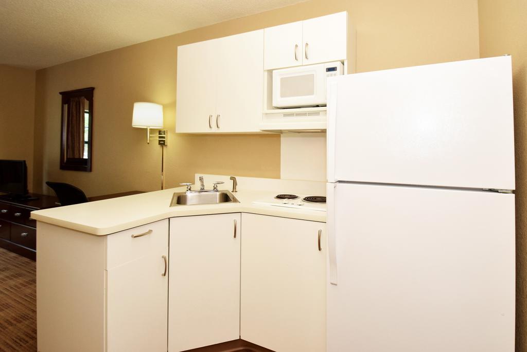 Mainstay Suites Chicago Hillside Exteriör bild