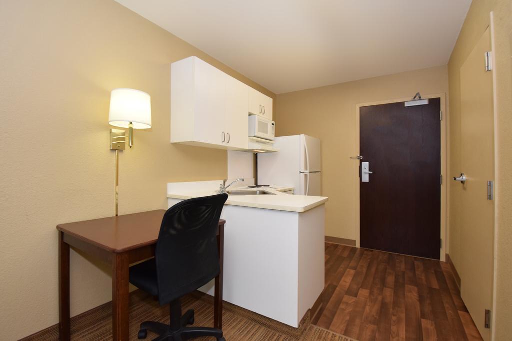 Mainstay Suites Chicago Hillside Exteriör bild