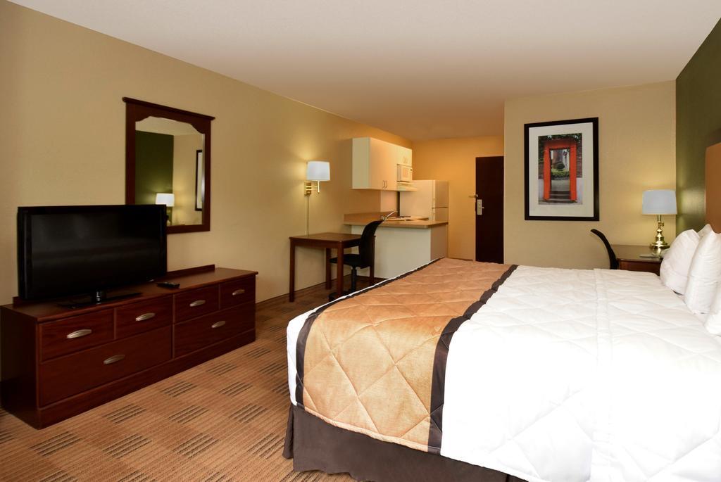 Mainstay Suites Chicago Hillside Exteriör bild